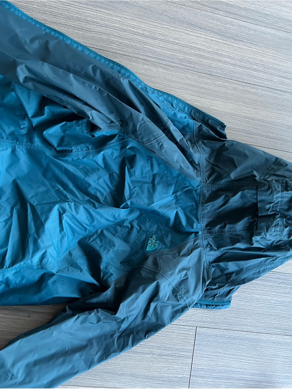 The North Face hooded rain jacket - Picture 3 of 4